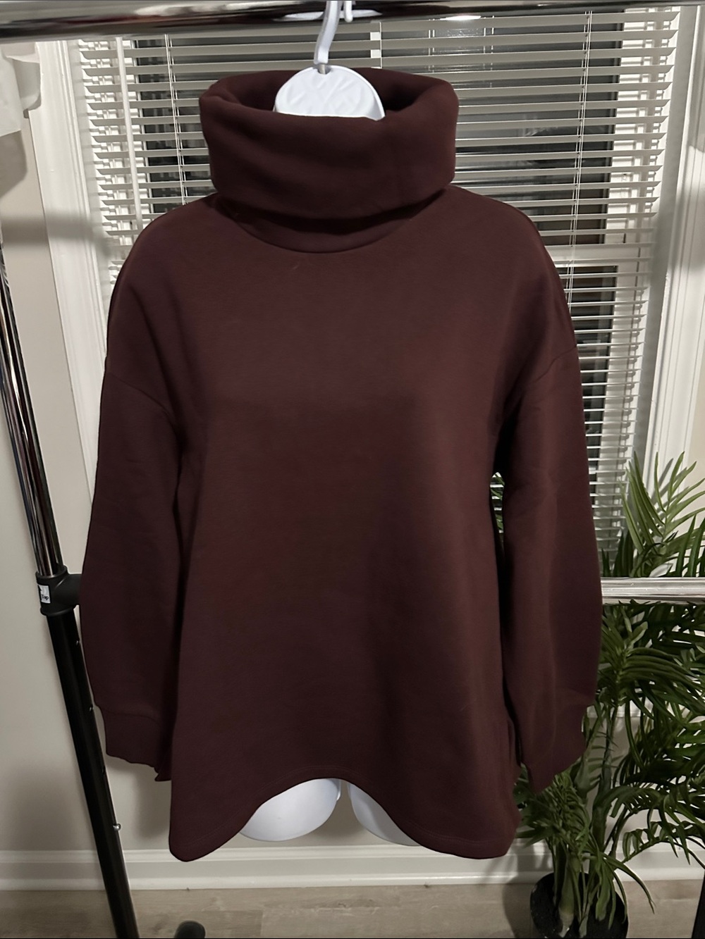 Banana Republic Women's Turtleneck Sweater - Deep burgandy
